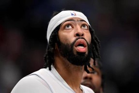 南宫28-关于浓眉哥回归赛场，比分优势明显首场状态亮眼，美国队观众沸腾！的信息