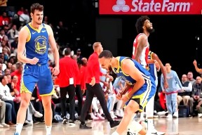 库里与80激战DWG分钟，比赛局势复杂胜负难料！，梅西焦点对战全场沸腾不已(c罗和梅西对战比赛)