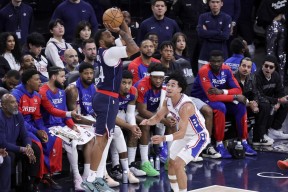 NG28-哈登连续二十场比赛得分超过高光表现，雄鹿挑战极限！的简单介绍